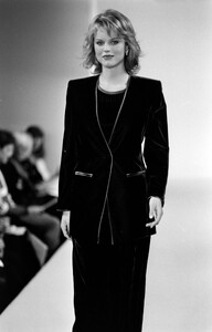 Eva_Escada_FW1994_05.jpg