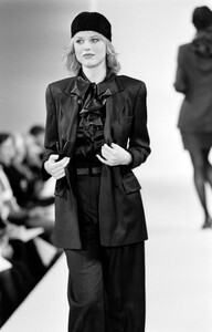 Eva_Escada_FW1994_24.jpg