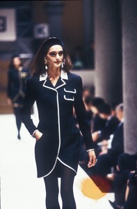 Fendi1990WomenRTW54.thumb.jpg.ad88d5ecee33cc83a947f093faec0502.jpg