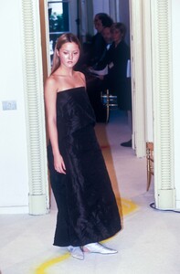 Fendi1999WomenRTW10.thumb.jpg.e5d002f0e8519c3b1397952d7e528b89.jpg