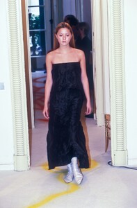 Fendi1999WomenRTW9.thumb.jpg.1ac37d9e128f958271a5bb8bb4939895.jpg