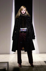 Fendi2000WomenFW11.thumb.jpg.4af9a6ff90100224a193563e7bfdba4c.jpg