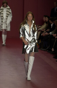 Fendi2001WomenFW11.thumb.jpg.0a95c541cf4ead849b4e2cfa5e423302.jpg