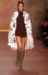 Fendi2002WomenFW8.thumb.jpg.4d7b8553e484ff459fec388ee4e4e2d9.jpg