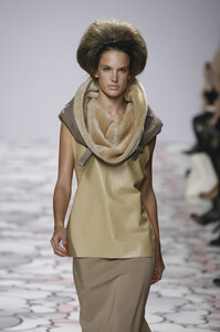 Giles2010WomenFW12.thumb.jpg.ab47c8edea64ad87e9e7cd5426ae336f.jpg