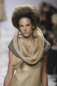 Giles2010WomenFW13.thumb.jpg.0dc4e0ef24779d0c21b755afb229bb5b.jpg