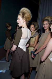 Giles2010WomenFW17.thumb.jpg.dd2188c5099e264edaec0d73dbdeefd0.jpg