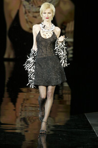 GiorgioArmani2003WomenFW45.thumb.jpg.3491400ac13942ed5074fe898b16404a.jpg