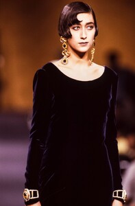 Gisele_Zelauy_Chanel_HC_FW1989_01.jpg