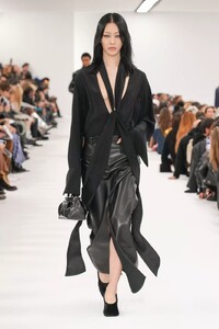 GivenchyF23013.thumb.jpg.2a121a9349e88ea1a66383db583725a5.jpg