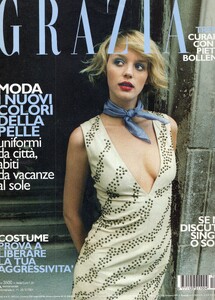 Grazia Italy 20 March 2001 Betina Holte Madeleine Hjort.jpg