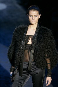 Gucci2005WomenFW61.thumb.jpg.31a740fd931b4f2f0db40f45ca68e14b.jpg