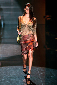 Gucci2005WomenSS7.thumb.jpg.5e0b6563332b550926b15115e4594650.jpg