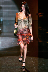 Gucci2005WomenSS8.thumb.jpg.f2f8c7c6181d8458cbfa6e1f3ba236b2.jpg