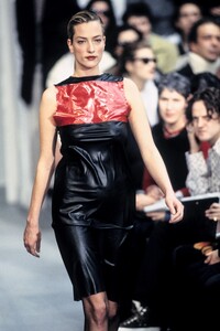 HelmutLang1994WomenFW11.thumb.jpg.f8ae25fc5215561192237f88216aa291.jpg