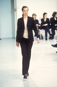 HelmutLang1997WomenFW44.thumb.jpg.5af786239fca65578f8f857ef723bc3c.jpg