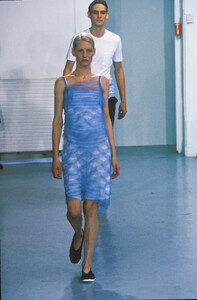 HelmutLang1998WomenSS1.thumb.jpg.4792988c67e738a0fb5a920b9f425bf0.jpg