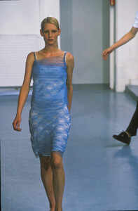 HelmutLang1998WomenSS2.thumb.jpg.4699425cd8755c04847ca3fcd9df8df1.jpg