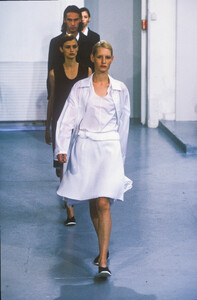 HelmutLang1998WomenSS5.thumb.jpg.dd872c12d70805e16767e295e619b7b3.jpg