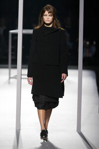 HusseinChalayan2002WomenRTW6.thumb.jpg.e186e554d810e382c41580fa4933a4dc.jpg