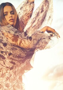 Inez__Vinoodh_Gucci_Flora_Fragrance_2009_03.thumb.jpg.77f1d426244f758f0b47050d27548af7.jpg