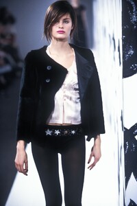 IsabelMarant2001WomenRTW5.thumb.jpg.3a18b7a26fce9dfe4eabeb4e6bd5eec7.jpg