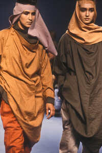 IsseyMiyake1984WomenRTW11.thumb.jpg.ddf3577a07fe37f00552bfbb3ac57150.jpg