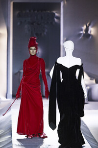 JeanPaulGaultier2003HauteCouture329.thumb.jpg.9118d7704694631466bd0b176bccde5e.jpg