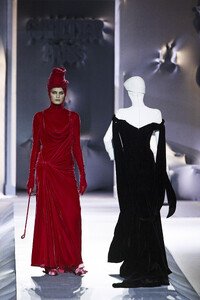 JeanPaulGaultier2003HauteCouture330.thumb.jpg.8d8b89734781c58b65d1fe148e2e3884.jpg