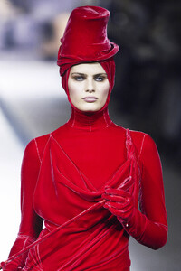 JeanPaulGaultier2003HauteCouture342.thumb.jpg.9cc47ed8178f4058342402c5cf3a1d95.jpg