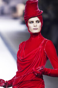 JeanPaulGaultier2003HauteCouture343.thumb.jpg.db5c51b791ca8a33e2485f509524fca8.jpg