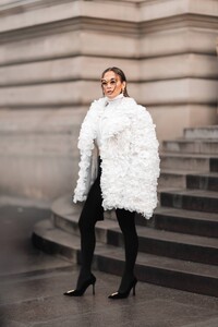 Jennifer-Lopez---Arriving-at-the-Schiaparelli-show-in-Paris-during-fashion-week-10.jpg