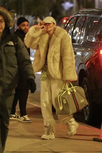 Jennifer-Lopez---In-a-fur-and-TWO-designer-bags-including-a-monogrammed-GUCCI-duffel-in-New-York-03.jpg