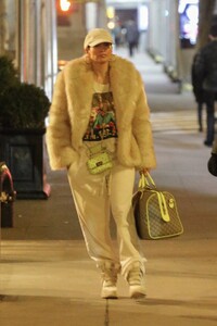 Jennifer-Lopez---In-a-fur-and-TWO-designer-bags-including-a-monogrammed-GUCCI-duffel-in-New-York-04.jpg