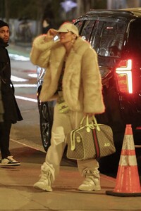 Jennifer-Lopez---In-a-fur-and-TWO-designer-bags-including-a-monogrammed-GUCCI-duffel-in-New-York-21.jpg