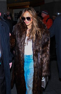 Jennifer-Lopez---Leaving-NBC-Studios-in-New-York-26.jpg