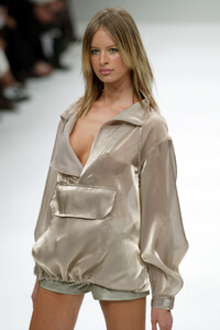 JilSander2003WomenSS6.thumb.jpg.571ad06cc2f050becac7b214004ad14d.jpg