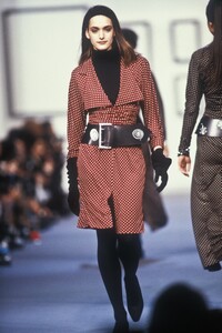 KarlLagerfeld1989WomenRTW13.thumb.jpg.79baaa31662c9c7507d461d8ba670d95.jpg