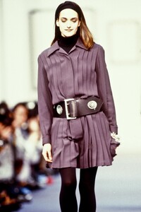 KarlLagerfeld1989WomenRTW99.thumb.jpg.005f77063bd14e37f6a0cc6df56b5863.jpg