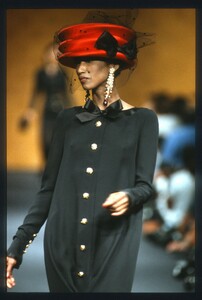 Katoucha_Chanel_HC_FW1989_02.jpg