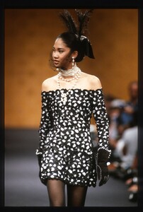 Kimora_Lee_Chanel_HC_FW1989.jpg