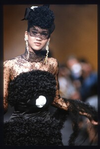 Kimora_Lee_Chanel_HC_FW1989_02.jpg