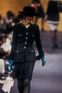 Kimora_Lee_Chanel_HC_FW1989_06.jpg