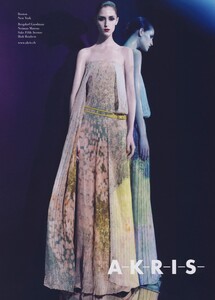 Klein_Akris_Spring_Summer_2009_03.thumb.jpg.2ebefee6d0ea21567d59d764d1c77ea1.jpg