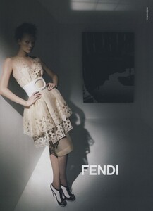 Lagerfeld_Fendi_Spring_Summer_2009_05.thumb.jpg.922f93f2f644825dab4f4aee77301fd3.jpg