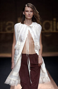 LauraBiagiottiSpring2002.thumb.jpg.c3761384725f7659daf4171a566493ff.jpg