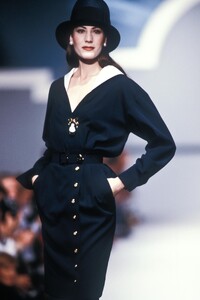 Laura_Lenee_Chanel_SS1989_02.jpg