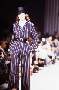 Laura_Lenee_Karl_Lagerfeld_SS1989_08.jpg