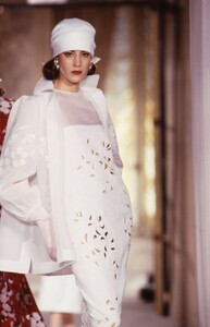 Laura_Lenee_Nina_Ricci_SS1989_HC_01.jpg