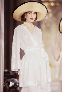 Laura_Lenee_Nina_Ricci_SS1989_HC_02.jpg